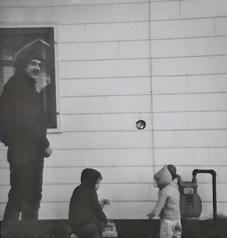 dennis noah sarah in back yard