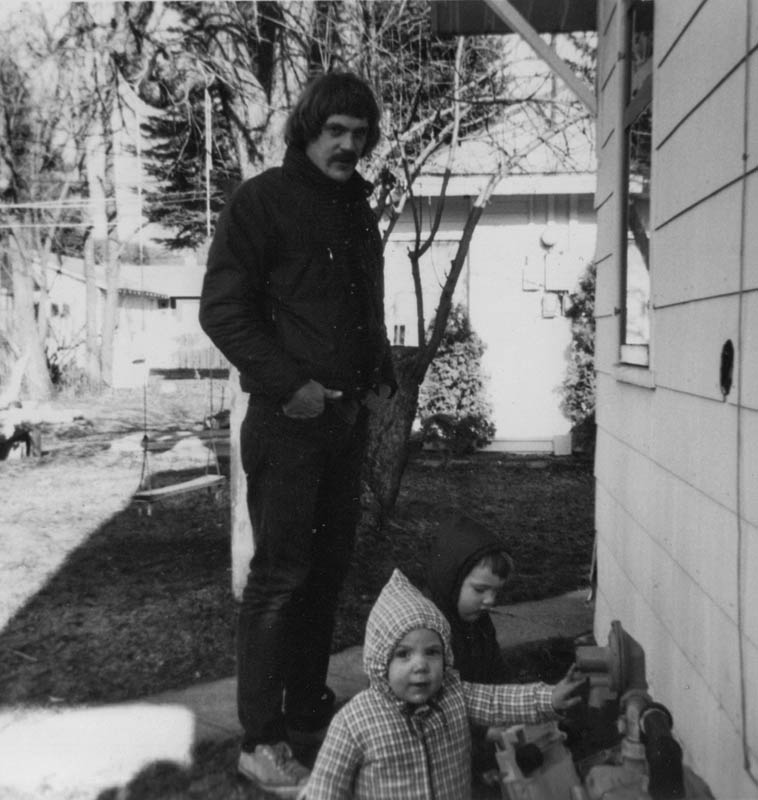 dennis sarah noah in back yard