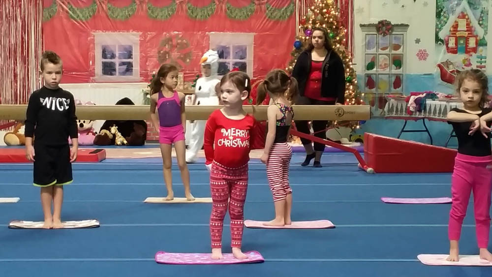 december_mandy xmas show in vegas