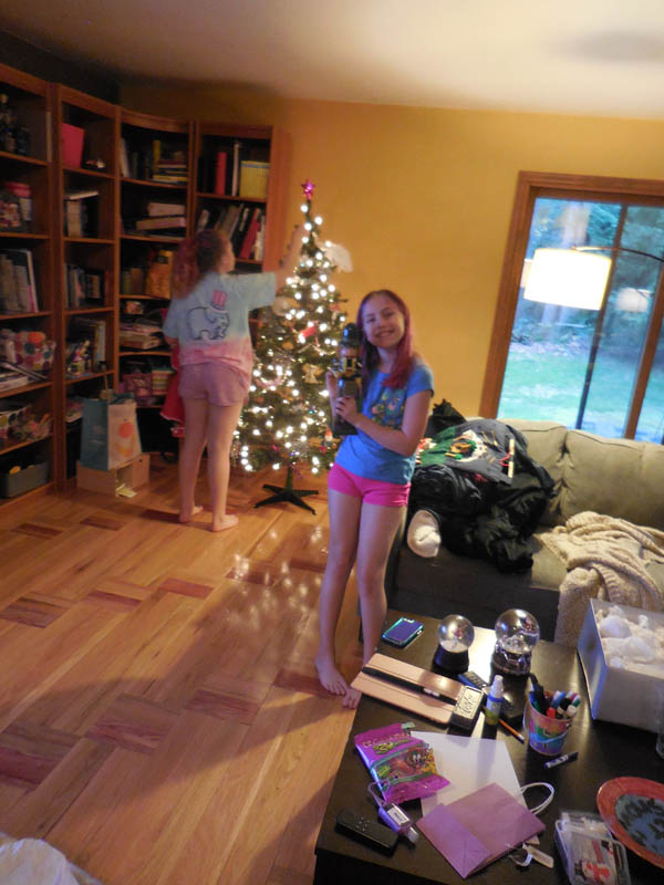 maddy and katie xmas tree at sarahs