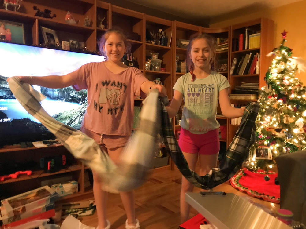 december_maddy and katie xmas
