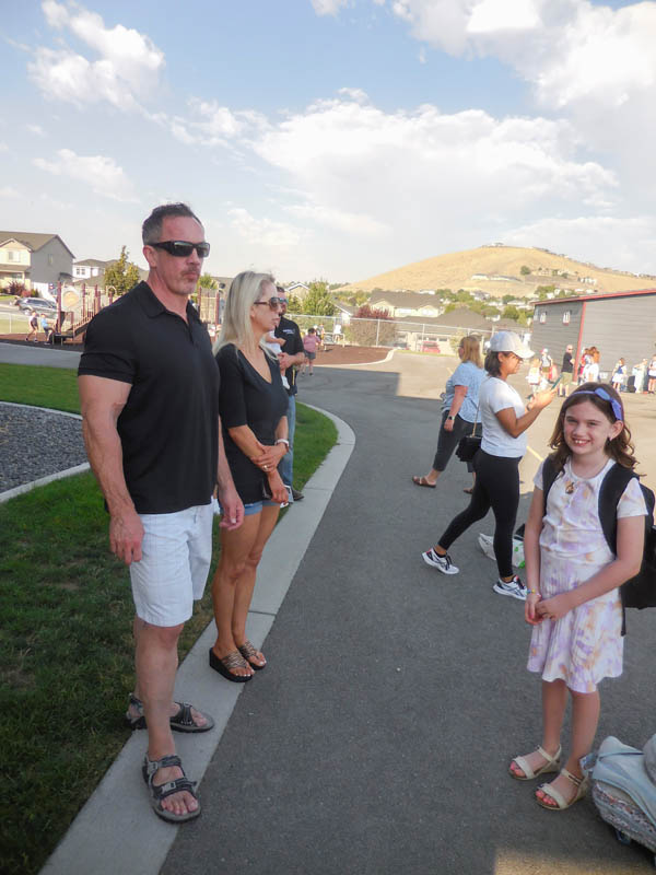 august_noah sandy and mandy first day of school